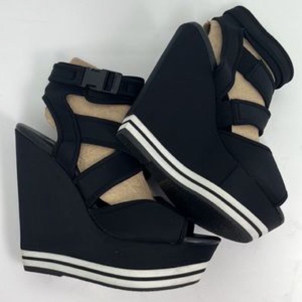 **3 for $30** 
EUC Steve Madden x Iggy Azalea platform sandals